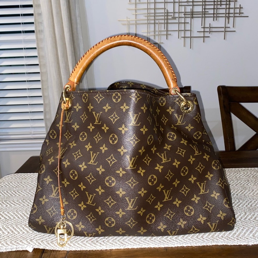 Louis Vuitton Artsy MM
